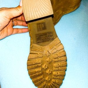 Over the knees chunky boot